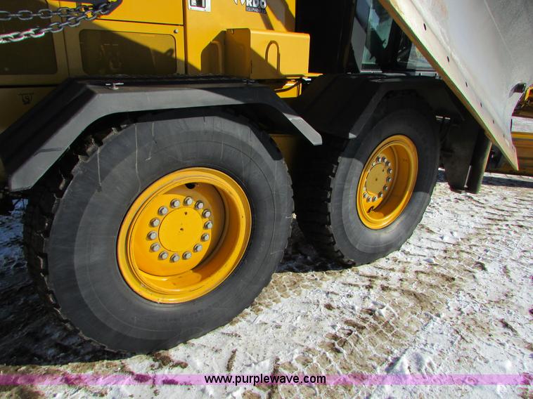 image for item I6674 2007 John Deere 772D articulated motor grader