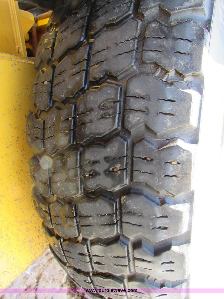 image for item I6674 2007 John Deere 772D articulated motor grader