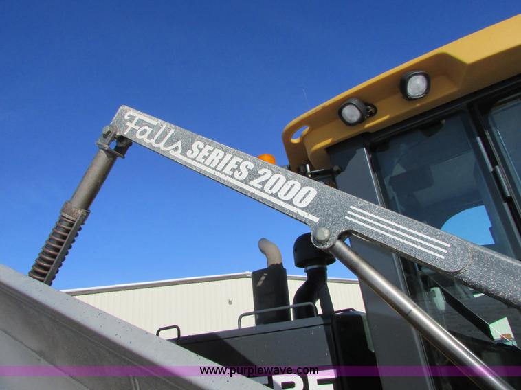 image for item I6674 2007 John Deere 772D articulated motor grader