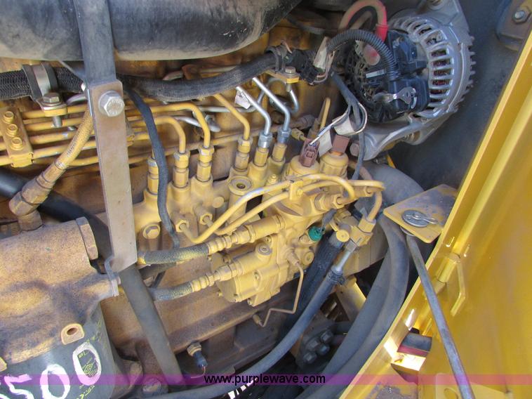 image for item I6674 2007 John Deere 772D articulated motor grader