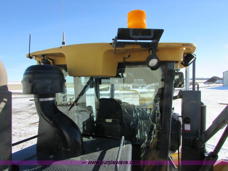 image for item I6674 2007 John Deere 772D articulated motor grader