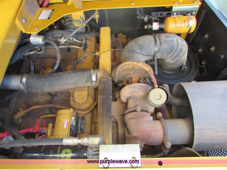 image for item I6674 2007 John Deere 772D articulated motor grader