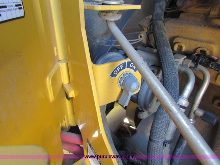 image for item I6674 2007 John Deere 772D articulated motor grader