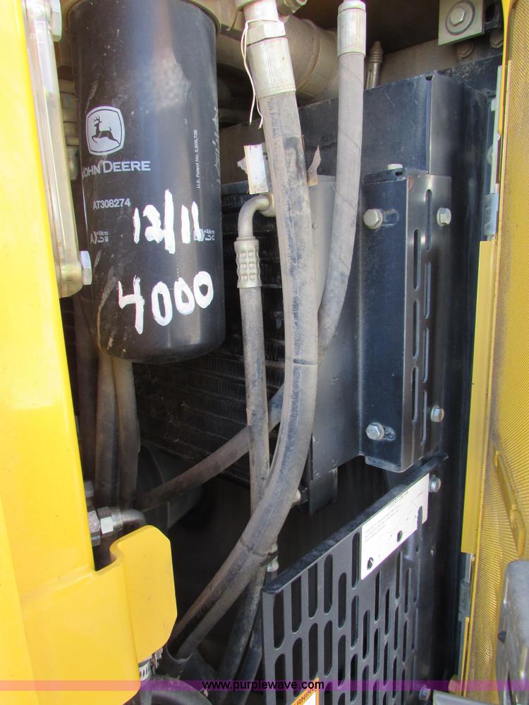 image for item I6674 2007 John Deere 772D articulated motor grader