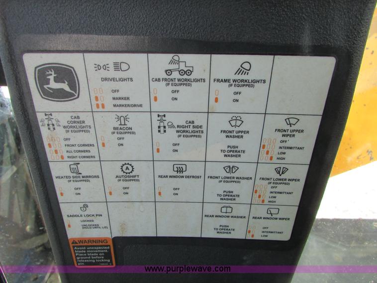 image for item I6674 2007 John Deere 772D articulated motor grader