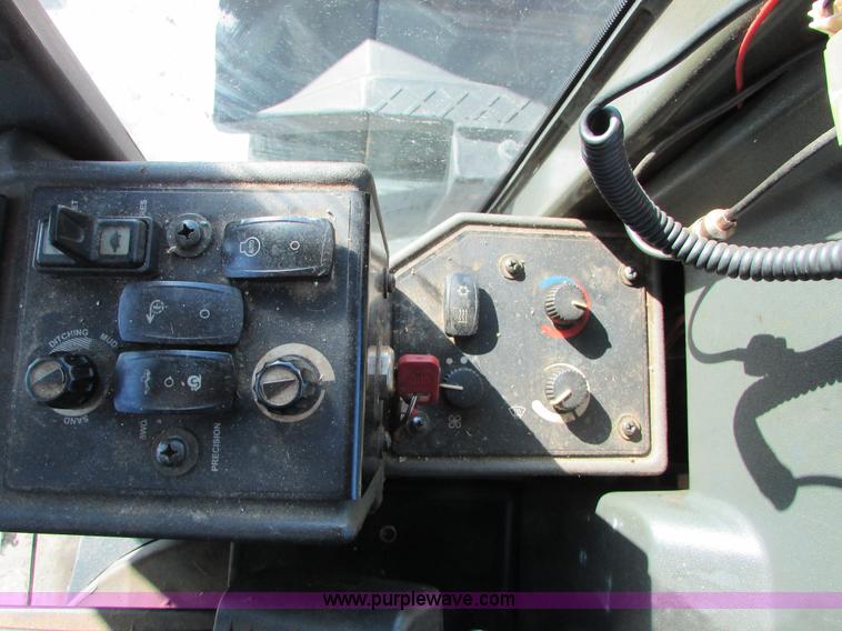 image for item I6674 2007 John Deere 772D articulated motor grader