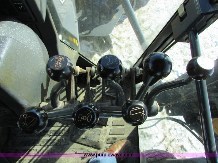 image for item I6674 2007 John Deere 772D articulated motor grader