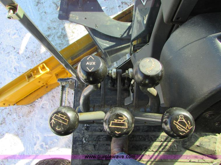 image for item I6674 2007 John Deere 772D articulated motor grader