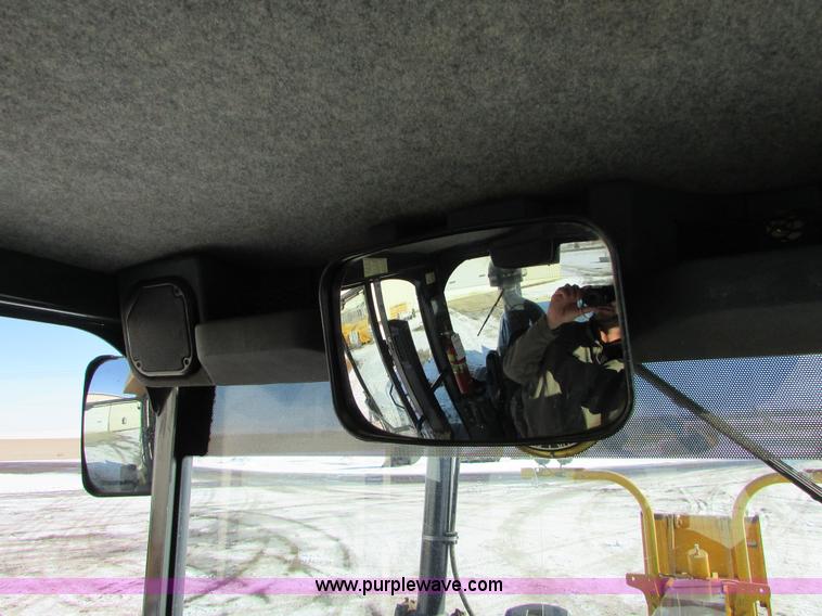 image for item I6674 2007 John Deere 772D articulated motor grader