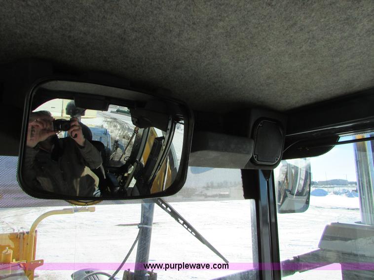 image for item I6674 2007 John Deere 772D articulated motor grader