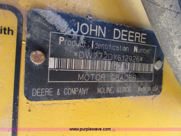 image for item I6674 2007 John Deere 772D articulated motor grader