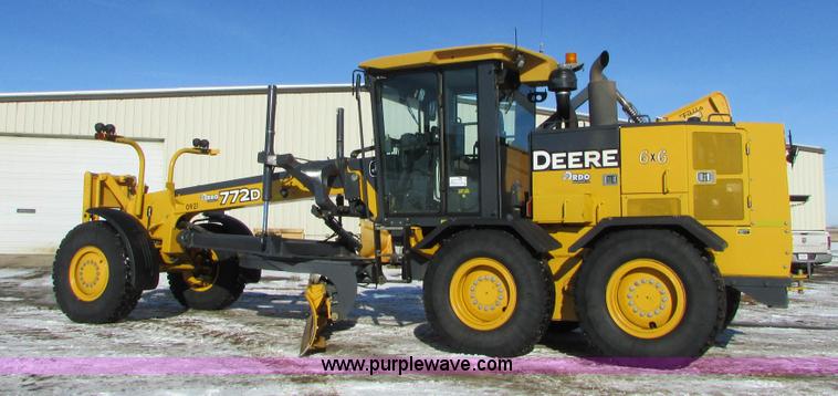 image for item I6674 2007 John Deere 772D articulated motor grader