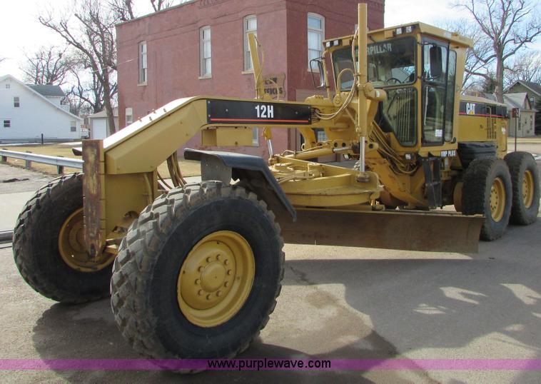 image for item I6676 2005 Caterpillar 12H VHP Plus motor grader
