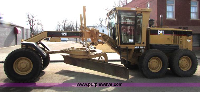 image for item I6676 2005 Caterpillar 12H VHP Plus motor grader
