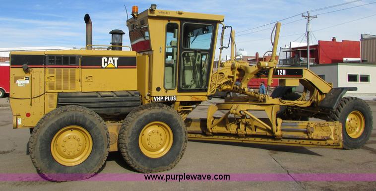 image for item I6676 2005 Caterpillar 12H VHP Plus motor grader