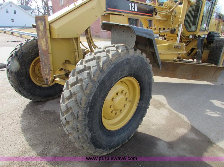 image for item I6676 2005 Caterpillar 12H VHP Plus motor grader