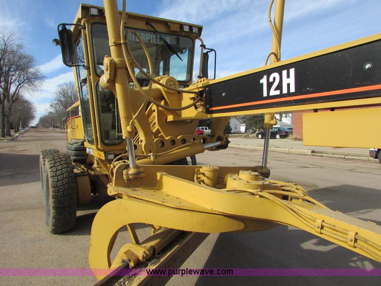 image for item I6676 2005 Caterpillar 12H VHP Plus motor grader