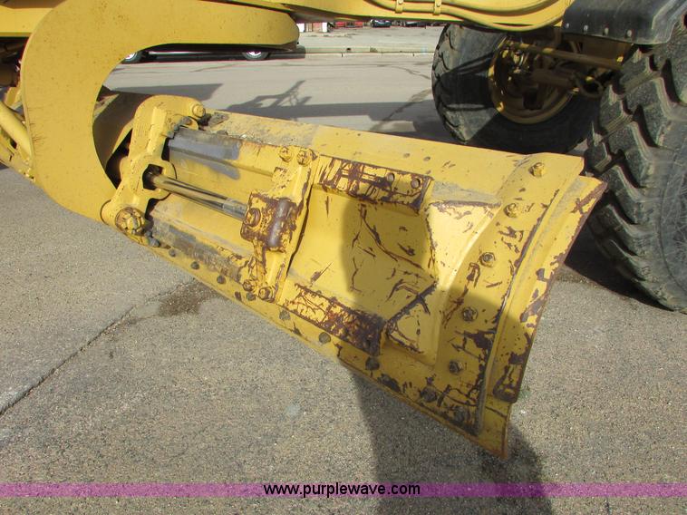 image for item I6676 2005 Caterpillar 12H VHP Plus motor grader