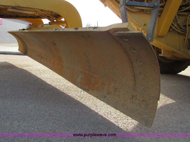 image for item I6676 2005 Caterpillar 12H VHP Plus motor grader