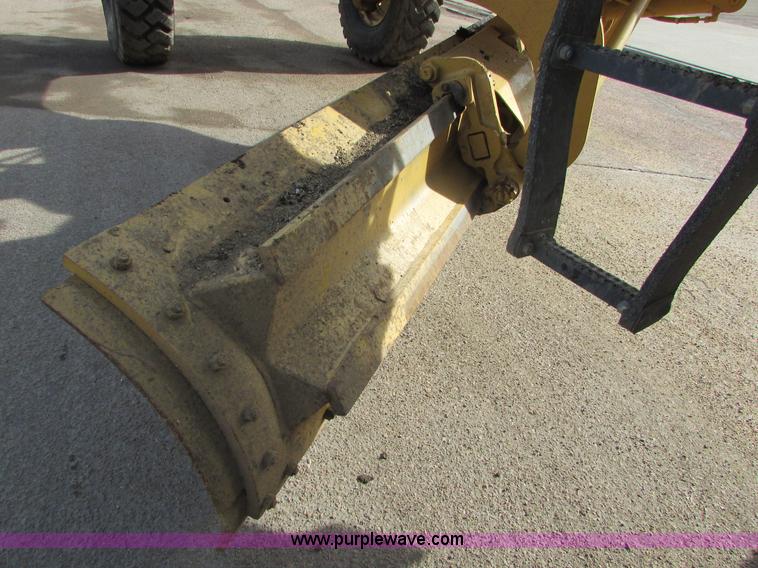 image for item I6676 2005 Caterpillar 12H VHP Plus motor grader