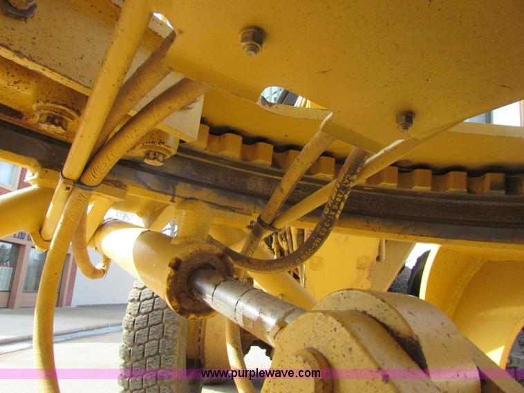image for item I6676 2005 Caterpillar 12H VHP Plus motor grader