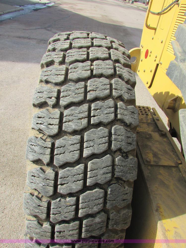 image for item I6676 2005 Caterpillar 12H VHP Plus motor grader