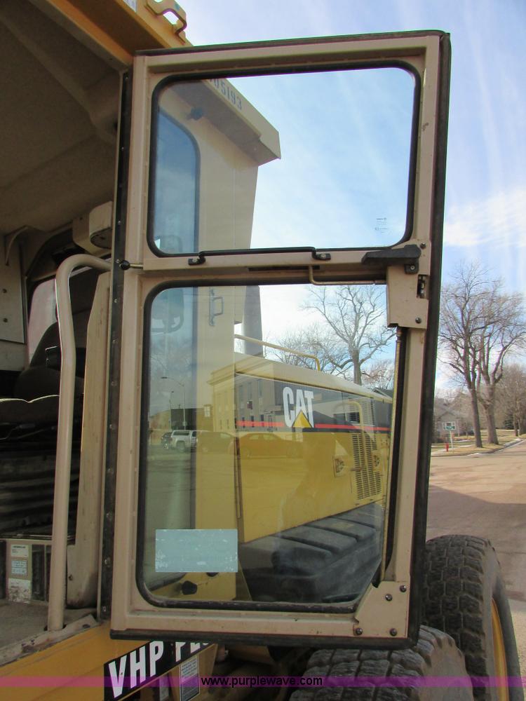 image for item I6676 2005 Caterpillar 12H VHP Plus motor grader