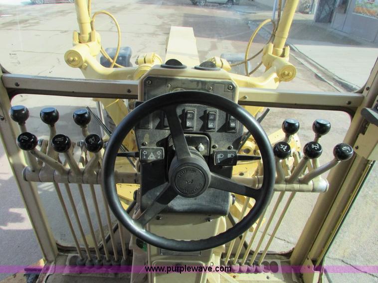 image for item I6676 2005 Caterpillar 12H VHP Plus motor grader