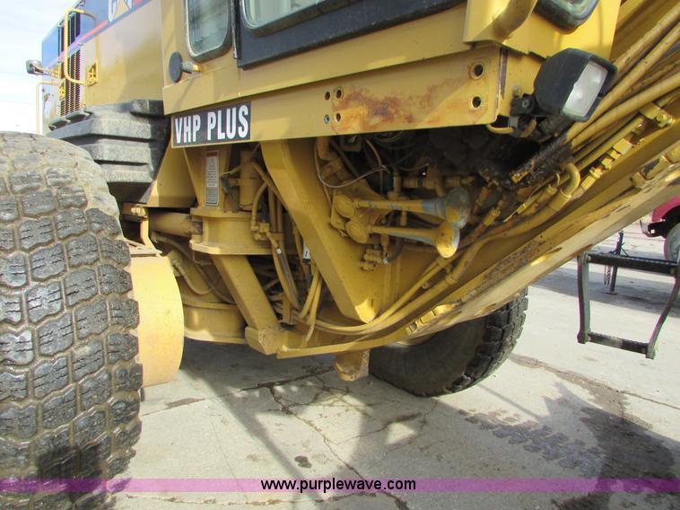 image for item I6676 2005 Caterpillar 12H VHP Plus motor grader
