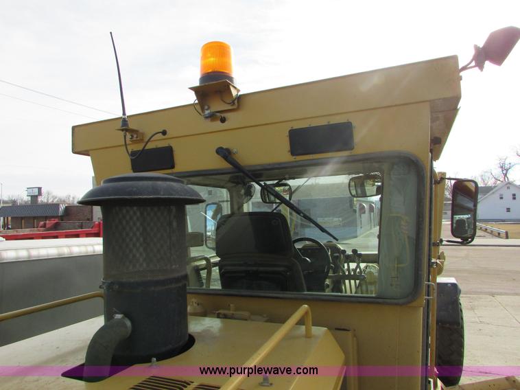 image for item I6676 2005 Caterpillar 12H VHP Plus motor grader