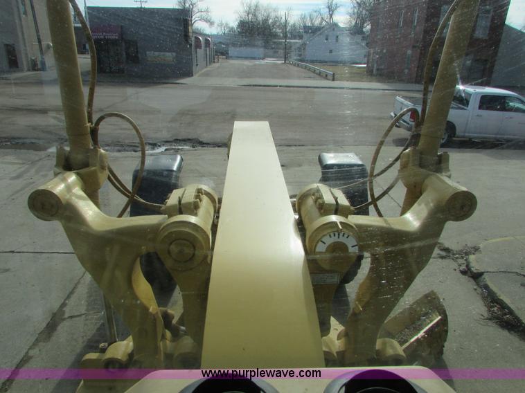 image for item I6676 2005 Caterpillar 12H VHP Plus motor grader