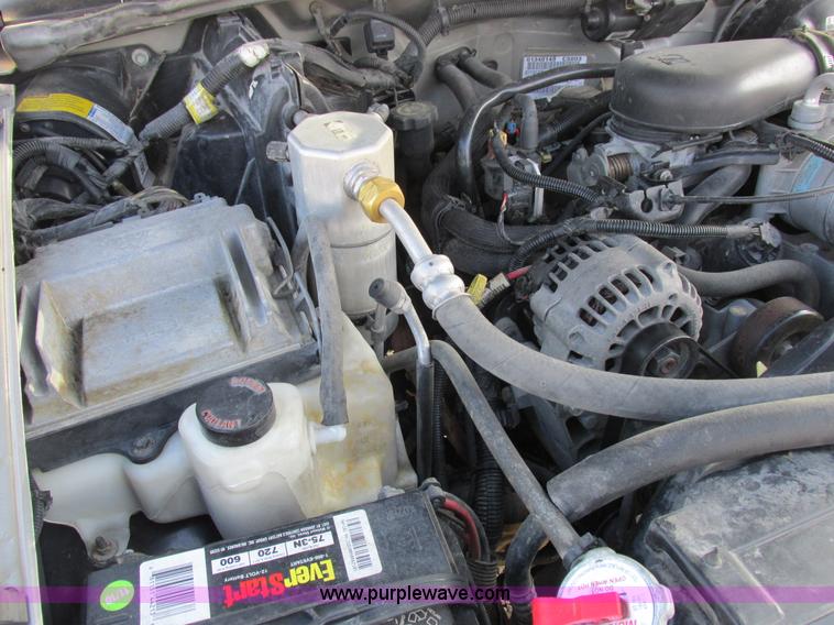 image for item I8767 2001 Chevrolet S10 pickup truck