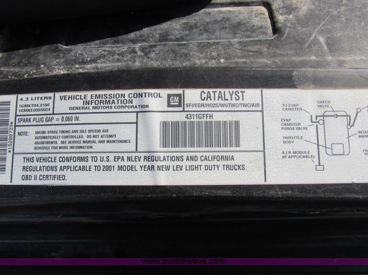 image for item I8767 2001 Chevrolet S10 pickup truck