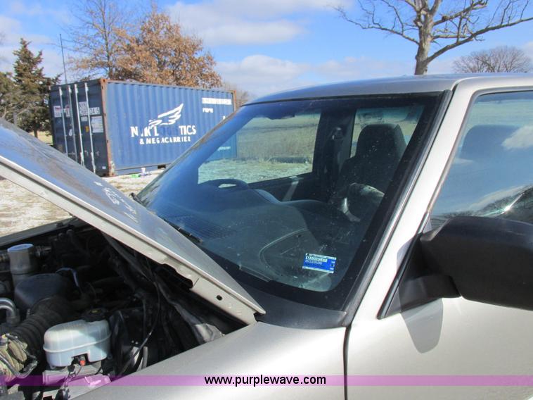 image for item I8767 2001 Chevrolet S10 pickup truck