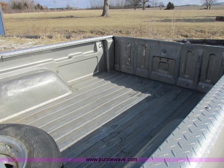 image for item I8767 2001 Chevrolet S10 pickup truck