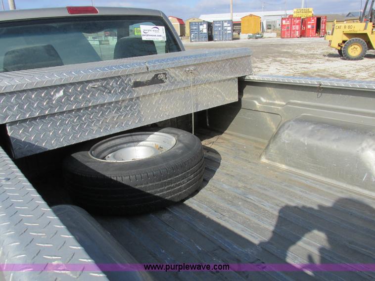 image for item I8767 2001 Chevrolet S10 pickup truck