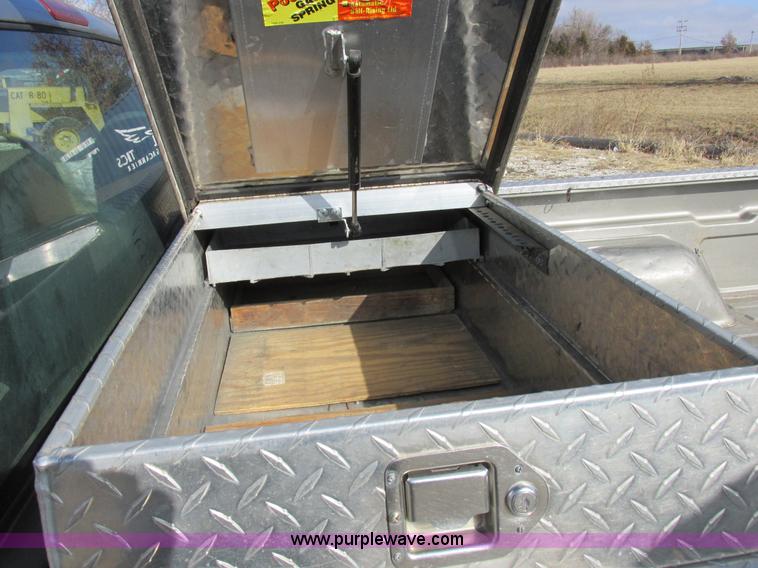 image for item I8767 2001 Chevrolet S10 pickup truck