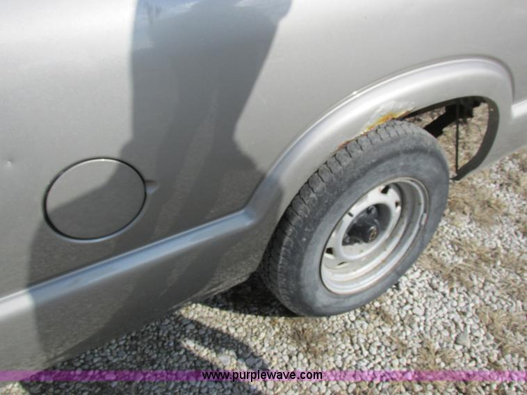 image for item I8767 2001 Chevrolet S10 pickup truck