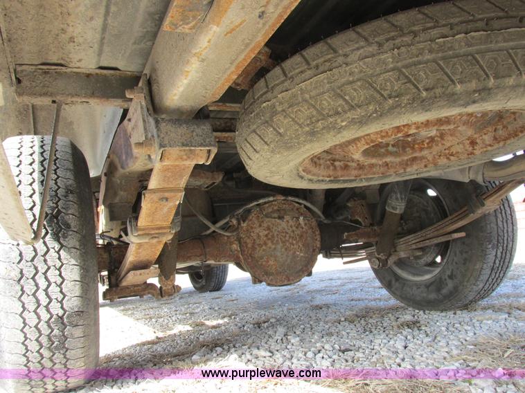 image for item I8767 2001 Chevrolet S10 pickup truck