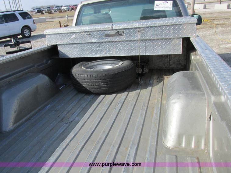 image for item I8767 2001 Chevrolet S10 pickup truck