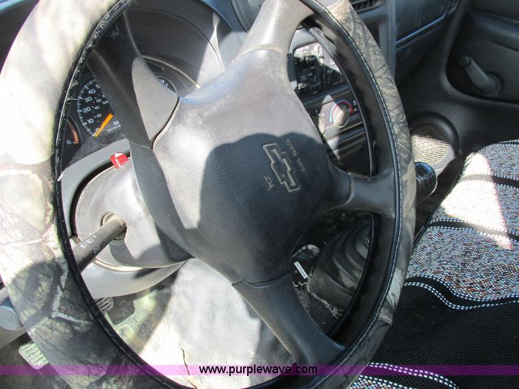 image for item I8767 2001 Chevrolet S10 pickup truck