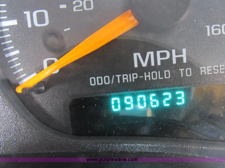 image for item I8767 2001 Chevrolet S10 pickup truck