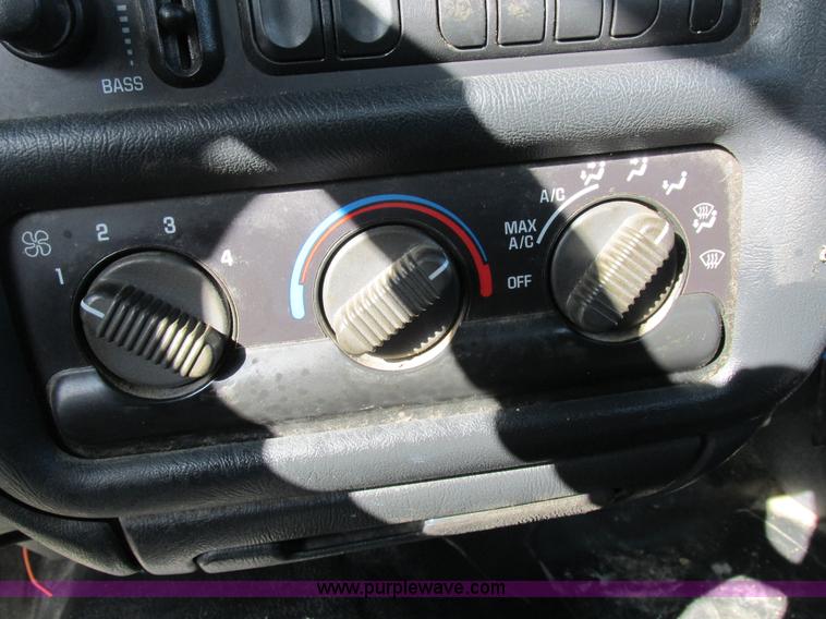 image for item I8767 2001 Chevrolet S10 pickup truck