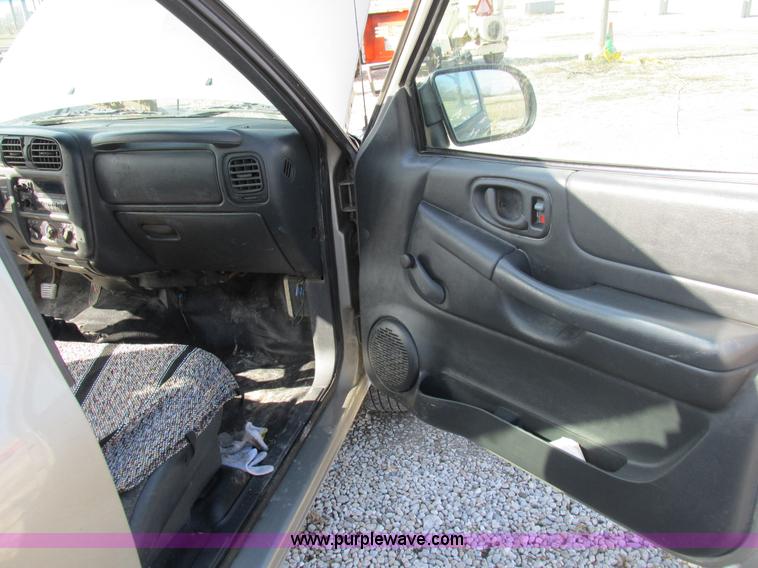 image for item I8767 2001 Chevrolet S10 pickup truck