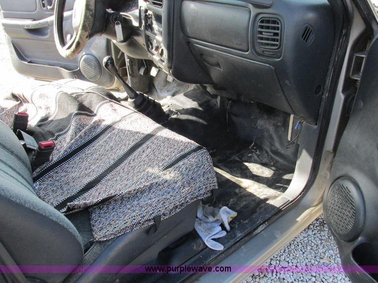 image for item I8767 2001 Chevrolet S10 pickup truck