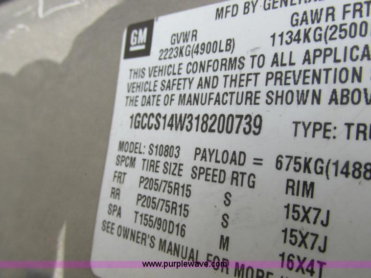 image for item I8767 2001 Chevrolet S10 pickup truck