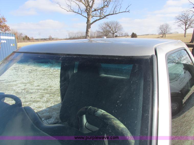 image for item I8767 2001 Chevrolet S10 pickup truck