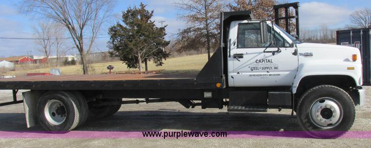 image for item I8769 1991 GMC TopKick flatbed truck