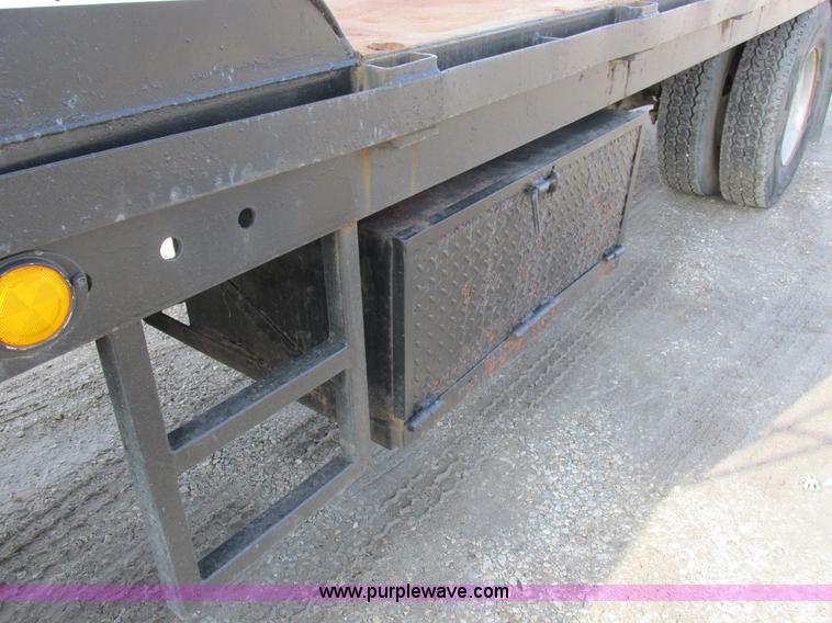 image for item I8769 1991 GMC TopKick flatbed truck