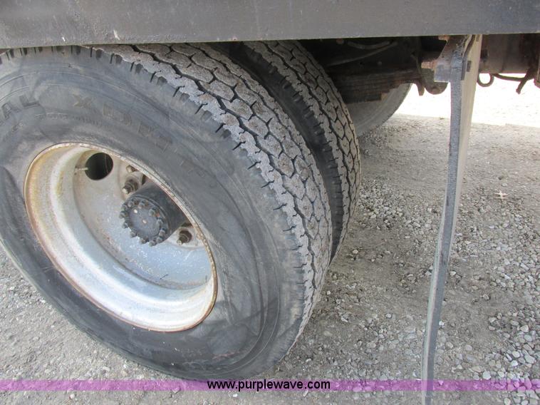 image for item I8769 1991 GMC TopKick flatbed truck